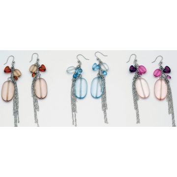 Σκουλαρίκια μεταλλικά σε ασημί χρώμα με αλυσίδες και διακοσμητικές χαντρές