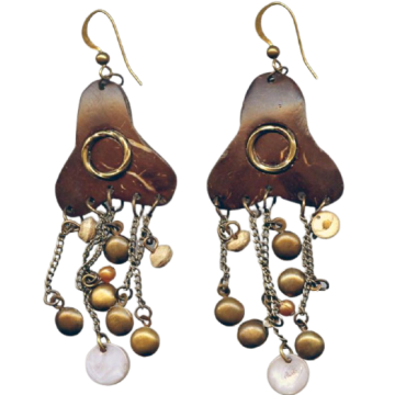 Σκουλαρίκια ξύλινα διακοσμημένα με μεταλλικές και φίλντισι λεπτομέρειες