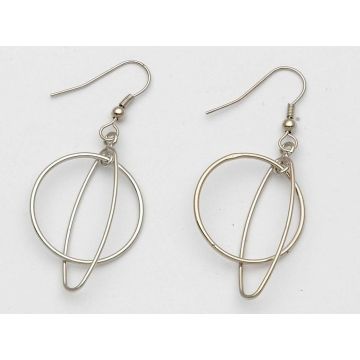 Σκουλαρίκια μεταλλικά σε ασημί χρώμα, σχέδιο κύκλος μέσα σε οβάλ 