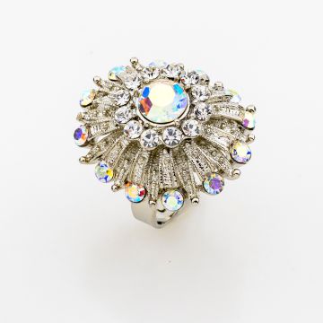 Δαχτυλίδι μεταλλικό σε ασημί χρώμα,μεγάλο εντυπωσιακό σχέδιο με στράς (6 χρώματα)