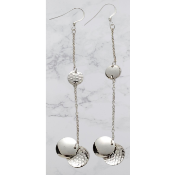 Σκουλαρίκια μεταλλικά κρεμαστά με ασημί αλυσίδα και σφυρήλατους κύκλους