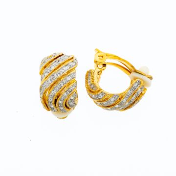 Σκουλαρίκια μεταλλικά σε χρυσό χρώμα,μισοφέγγαρο διακοσμημένο με λευκά στράς