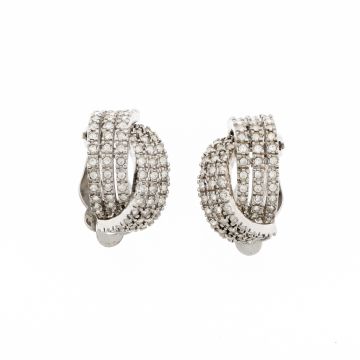 Σκουλαρίκια μεταλλικά σε ασημί χρώμα διακοσμημένα με στράς