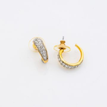 Σκουλαρίκια μεταλλικά σε χρυσό χρώμα κρικάκι με λευκά στράς