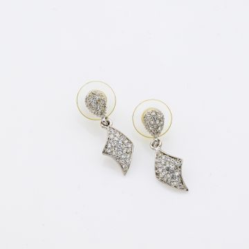 Σκουλαρίκια μεταλλικά ασημί διακοσμημένα με λευκά στράς