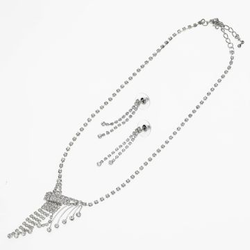 Σετ Κολιέ και Σκουλαρίκια σε Ασημί Χρώμα με Επιβλητικό Σχέδιο και Λευκά Στράς