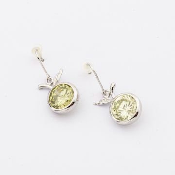 Σκουλαρίκια μεταλλικά ασημί με ζιργκόν σε σχέδιο μήλο