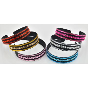 Στέκα πλαστική σε μαύρο χρώμα διακοσμημένη με στράς και πέρλες (6 χρώματα)