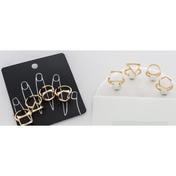 Σέτ δαχτυλίδια μεταλλικά σε χρυσό χρώμα με γεωμετρικά σχήματα (4 τεμάχια)